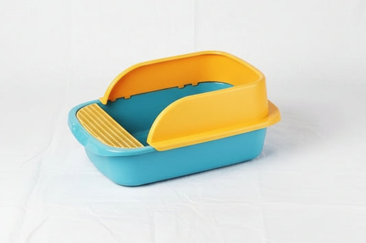 Semi-Enclosed Open-Top Cat Litter Box with High Splash Guard Rim & Litter Trapping Pedal